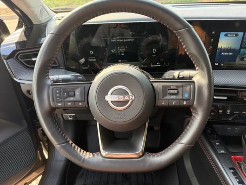 Used 2025 Nissan Kicks SR w/ SR Premium Package AWD/4WD image 11
