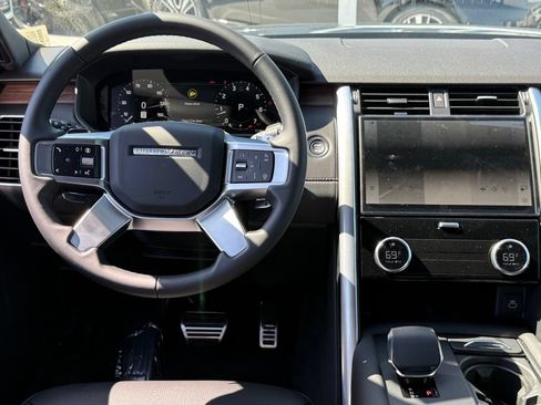 Certified 2025 Land Rover Discovery Dynamic SE AWD/4WD image 25