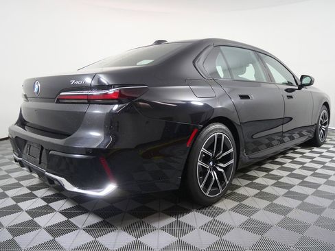 Certified 2024 BMW 740i xDrive image 3