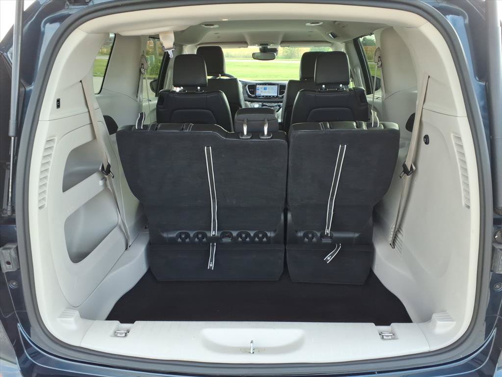 Used 2023 Chrysler Pacifica Touring-L FWD image 26