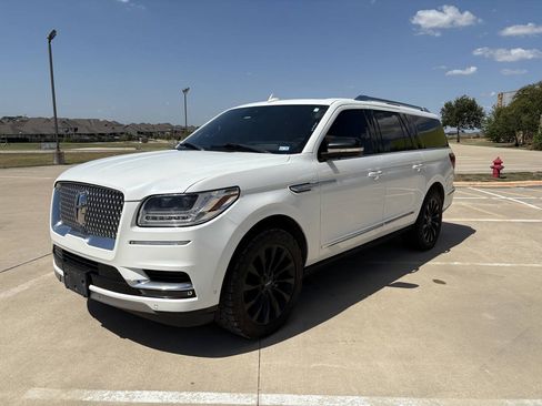 Used 2020 Lincoln Navigator L Reserve w/ Luxury Package AWD/4WD image 2