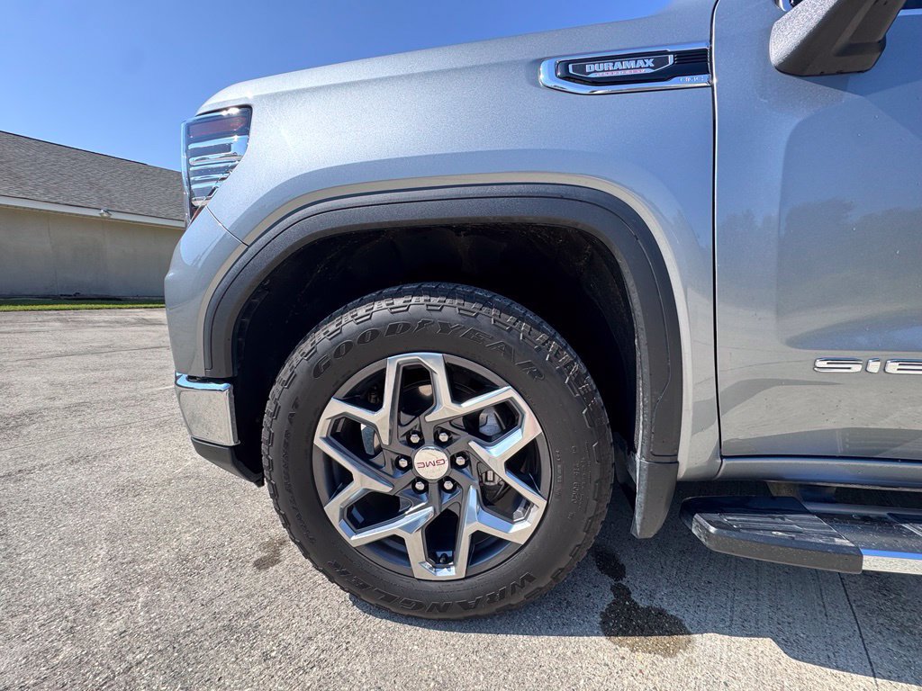 Used 2023 GMC Sierra 1500 SLT w/ SLT Premium Package AWD/4WD image 9