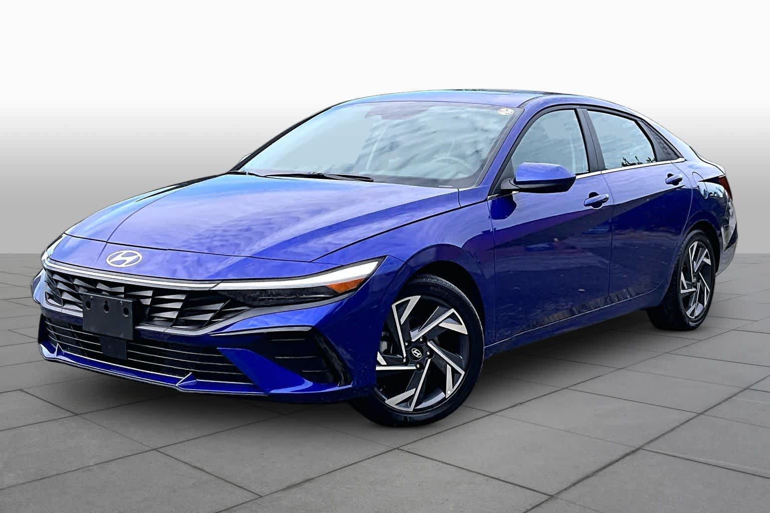 Used 2025 Hyundai Elantra SEL FWD image 1