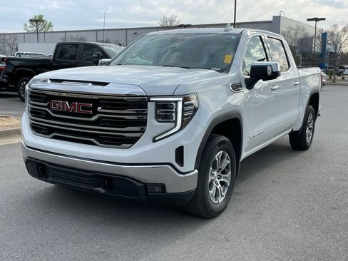 Used 2025 GMC Sierra 1500 SLT AWD/4WD image 3