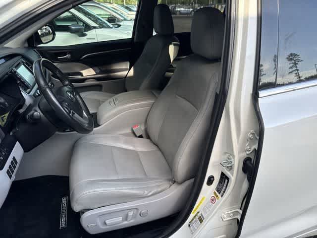 Used 2015 Toyota Highlander Limited Platinum FWD image 14