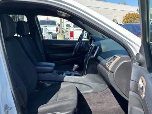 Used 2016 Jeep Grand Cherokee Laredo w/ Quick Order Package 23E RWD image 10