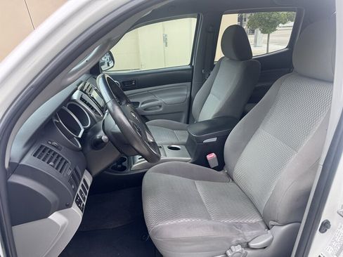 Used 2015 Toyota Tacoma PreRunner w/ SR5 Package RWD image 14