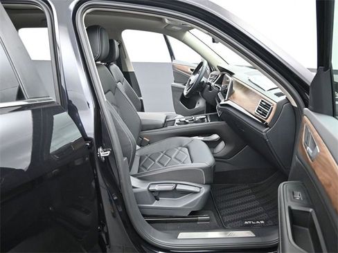 New 2026 Volkswagen Atlas SE image 14