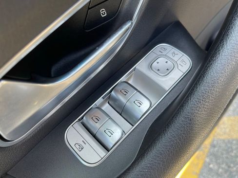 Used 2022 Mercedes-Benz GLE 350 4MATIC w/ Premium Package image 19