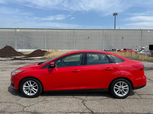 Used 2017 Ford Focus SE w/ Cold Weather Package image 5