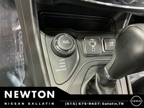 Used 2021 Jeep Cherokee Latitude Lux w/ Comfort/Convenience Group AWD/4WD image 5