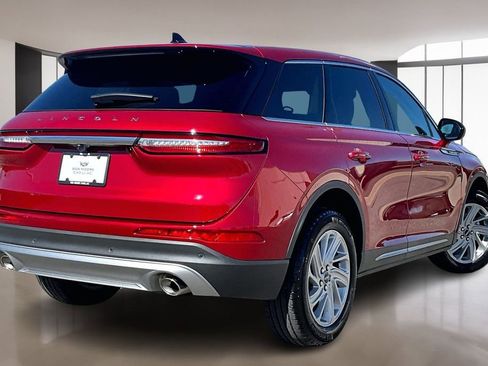 Used 2025 Lincoln Corsair Premiere image 2