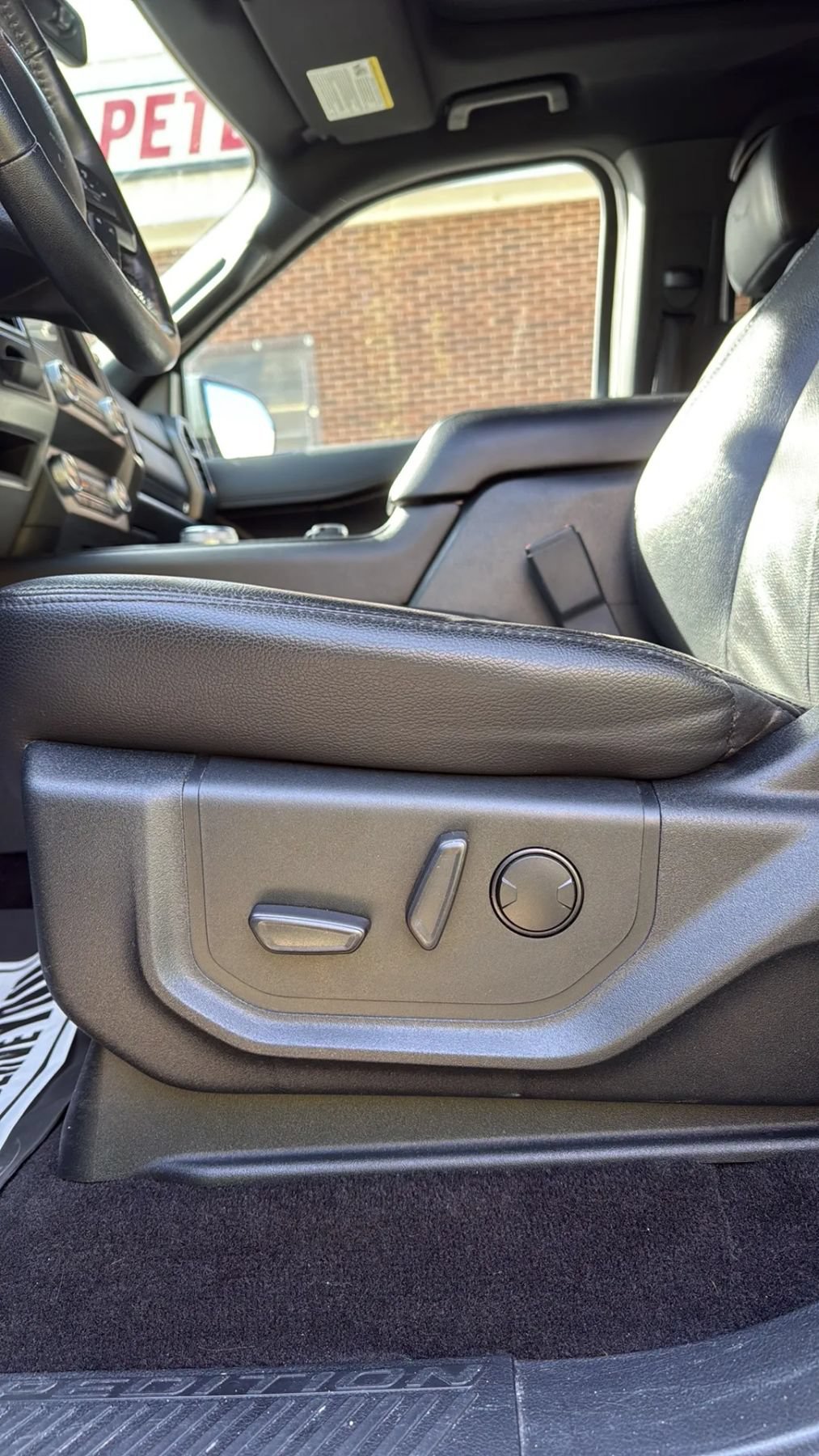 Used 2020 Ford Expedition XLT w/ Equipment Group 202A RWD image 16