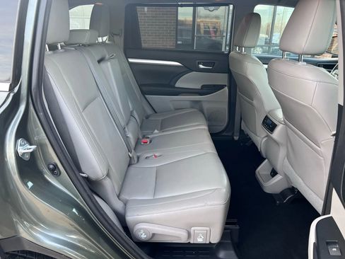 Used 2015 Toyota Highlander XLE image 21