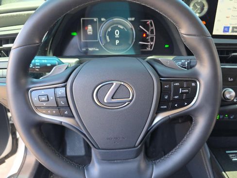 Used 2025 Lexus ES 300h w/ Premium Package FWD image 3