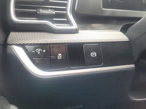 Certified 2025 Kia Sportage LX AWD/4WD image 32