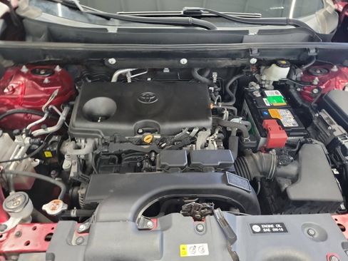 Used 2021 Toyota RAV4 LE AWD/4WD image 24