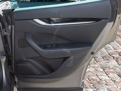 Used 2019 Maserati Levante image 14