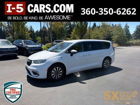 Used 2023 Chrysler Pacifica Touring-L FWD image 1