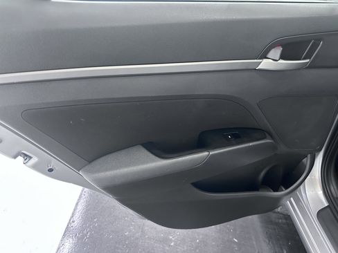 Used 2017 Hyundai Elantra Value Edition image 24