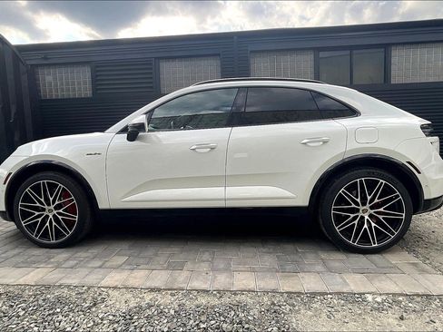 New 2025 Porsche Macan Turbo Electric image 2