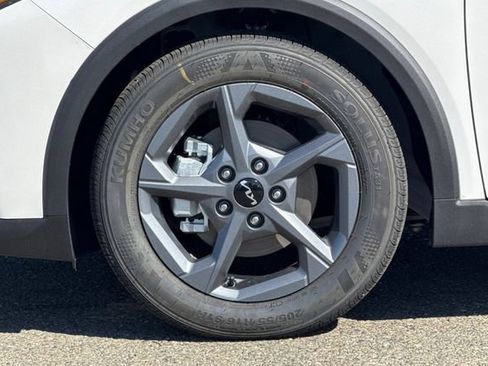 New 2026 Kia K4 FWD image 33