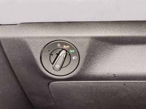 Used 2025 Volkswagen Jetta SE w/ Sunroof Package FWD image 22