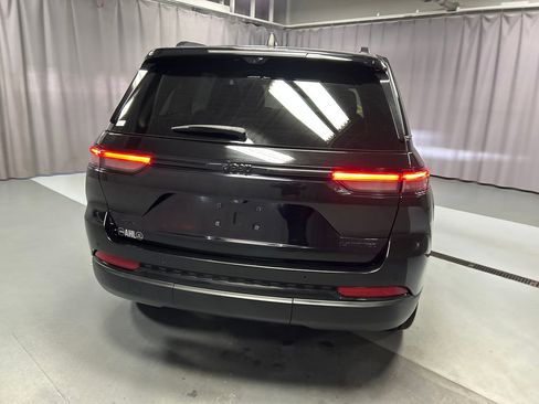 Used 2023 Jeep Grand Cherokee Limited w/ Luxury Tech Group II image 6