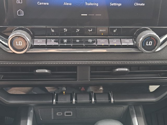 Used 2024 Chevrolet Colorado LT w/ LT Convenience Package II RWD image 19
