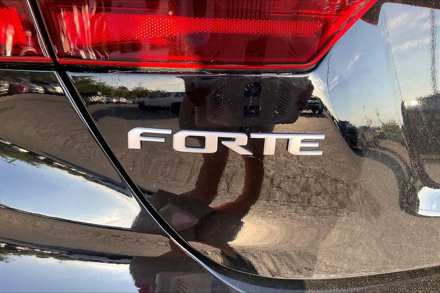Used 2024 Kia Forte LXS w/ LXS Technology Package FWD image 9