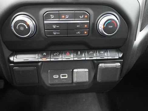 Used 2022 Chevrolet Silverado 1500 Custom image 8