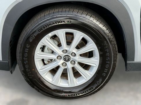 Used 2025 Toyota Grand Highlander XLE image 12