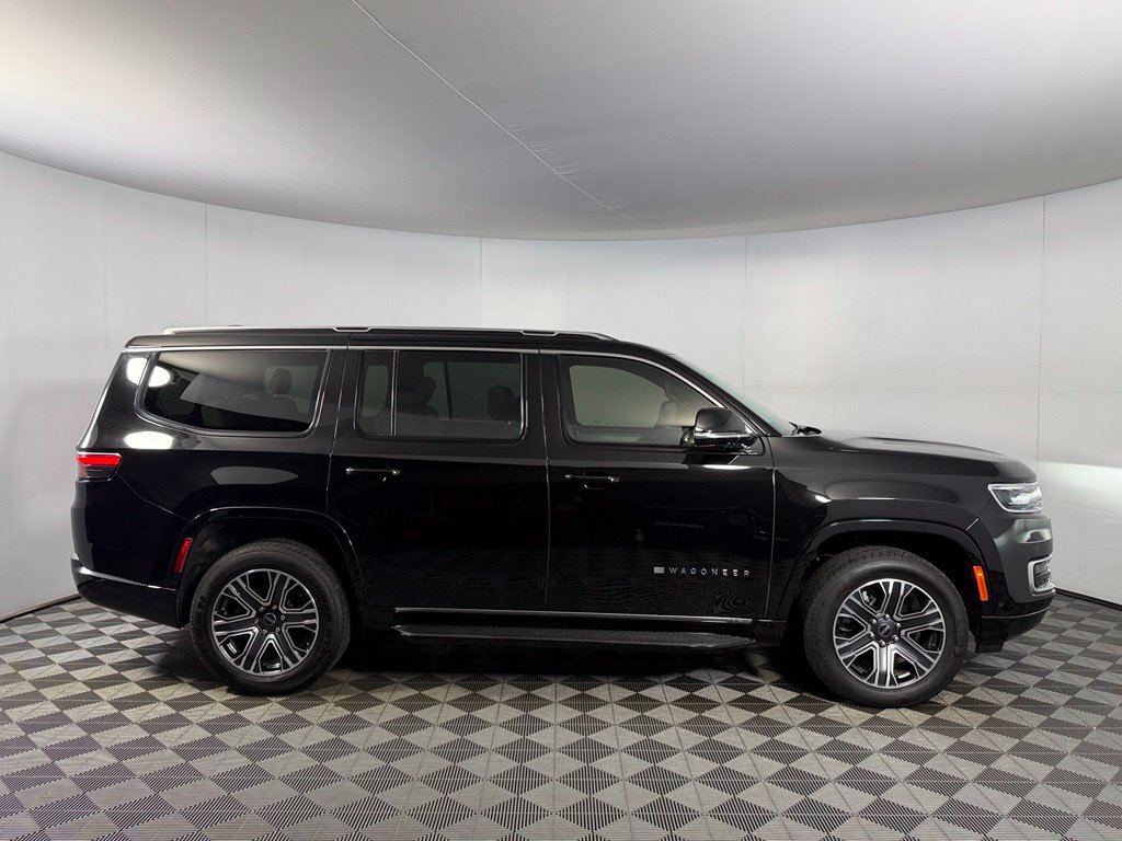 Used 2025 Jeep Wagoneer 4WD image 5