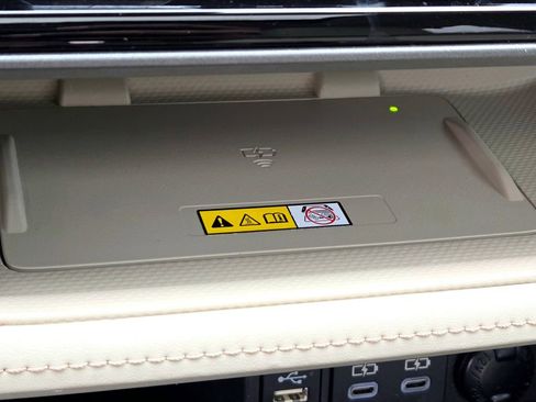 Used 2023 Toyota Highlander XLE image 17