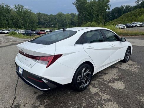 New 2025 Hyundai Elantra Limited image 5