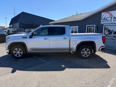 Used 2022 GMC Sierra 1500 SLT w/ SLT Convenience Package AWD/4WD image 2