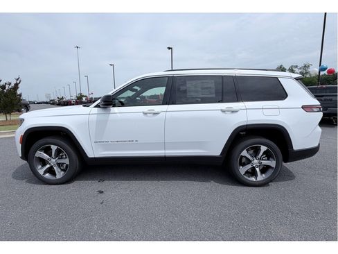 New 2026 Jeep Grand Cherokee L Limited RWD image 5