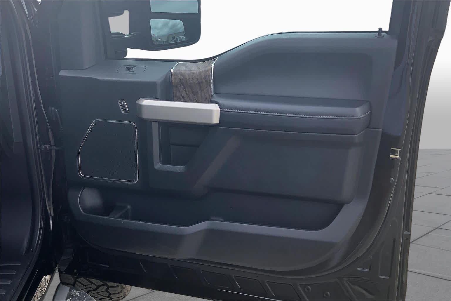 Used 2019 Ford F350 Lariat w/ Lariat Ultimate Package AWD/4WD image 23