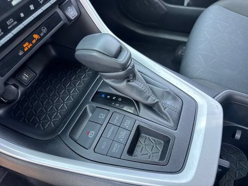 Used 2025 Toyota RAV4 XLE AWD/4WD image 19