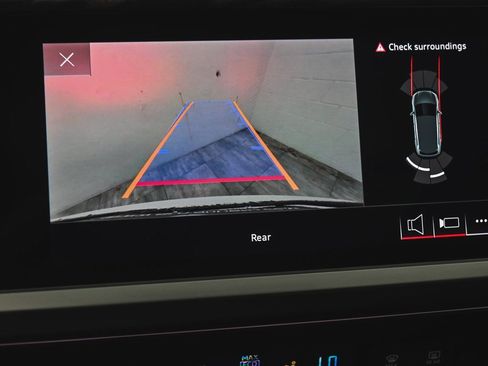 Used 2022 Audi Q4 e-tron Premium Plus w/ Premium Plus image 17