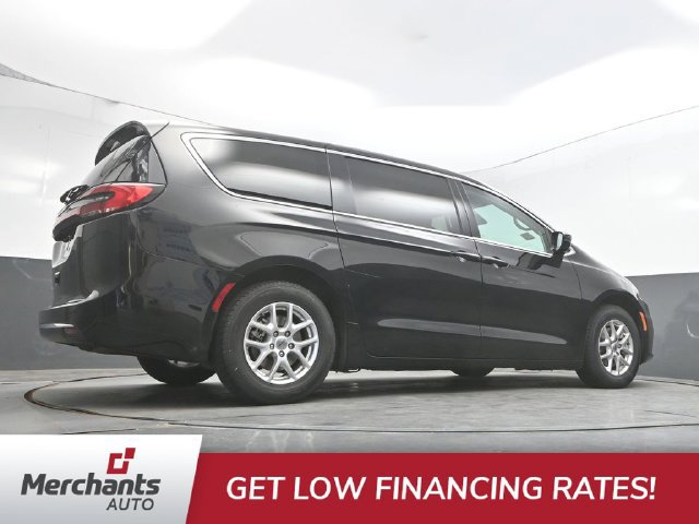 Used 2024 Chrysler Pacifica Touring-L FWD image 37