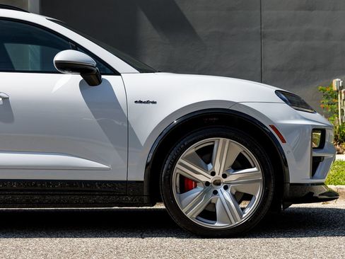 Used 2025 Porsche Macan Turbo Electric AWD/4WD image 10