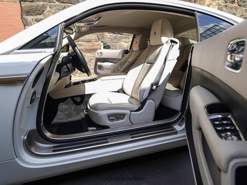 Used 2017 Rolls-Royce Wraith RWD image 20