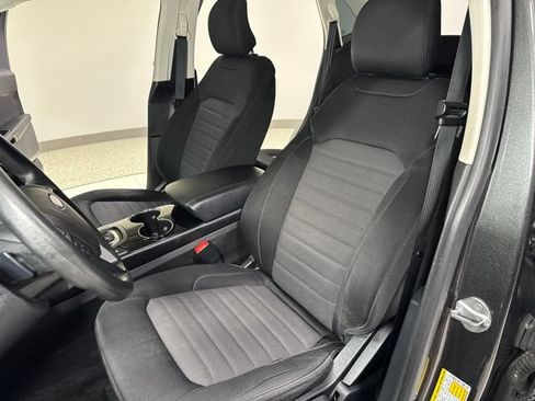 Used 2018 Ford Edge SE FWD image 12