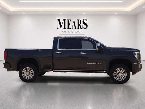 Used 2024 GMC Sierra 2500 Denali Ultimate AWD/4WD image 5