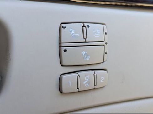 Used 2011 Cadillac DTS Luxury image 20