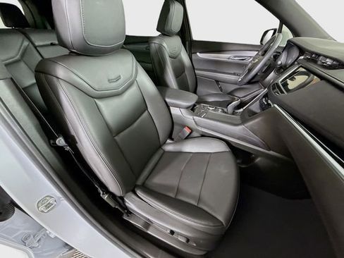 Used 2025 Cadillac XT6 Luxury FWD image 31