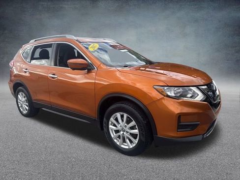 Used 2017 Nissan Rogue SV image 4