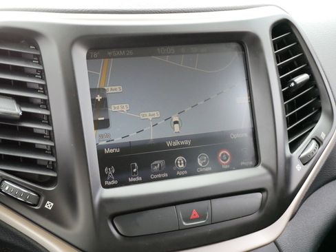 Used 2015 Jeep Cherokee Limited image 22