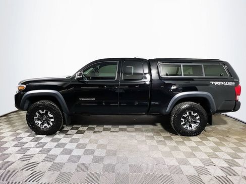 Certified 2017 Toyota Tacoma TRD Off-Road w/ Premium & Technology Package AWD/4WD image 5